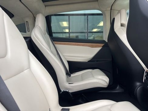 Used 2018 Tesla Model X 75D image 15