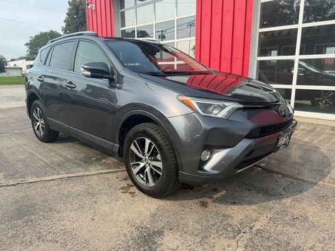 Used 2018 Toyota RAV4 XLE FWD image 2
