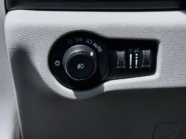 Used 2021 Chrysler Pacifica Touring-L FWD image 10