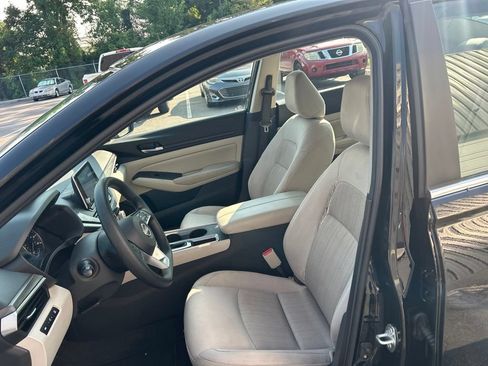 Certified 2025 Nissan Altima 2.5 SV FWD image 10