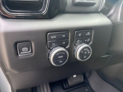 Certified 2025 GMC Sierra 1500 AT4 w/ Technology Package AWD/4WD image 19