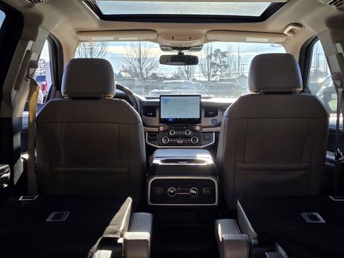 Used 2024 Ford Expedition Limited image 10