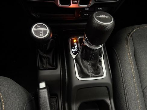 Used 2025 Jeep Gladiator Sport AWD/4WD image 36