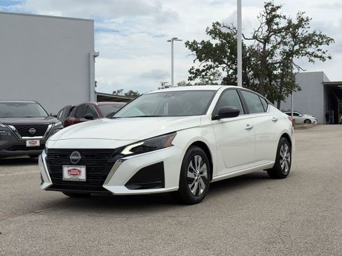 Used 2025 Nissan Altima 2.5 S FWD image 7