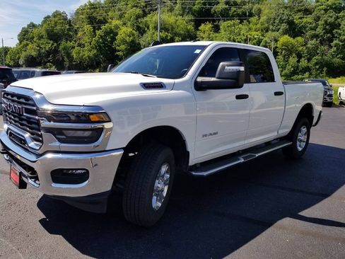 Used 2025 RAM 2500 Big Horn AWD/4WD image 3