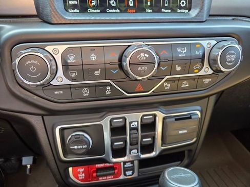 Certified 2020 Jeep Gladiator Rubicon AWD/4WD image 29