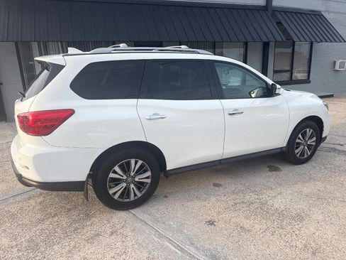 Used 2020 Nissan Pathfinder S image 8