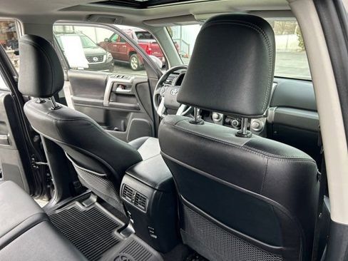 Used 2018 Toyota 4Runner SR5 Premium image 26