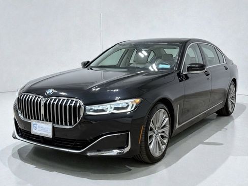 Used 2021 BMW 750i xDrive w/ Executive Package image 2