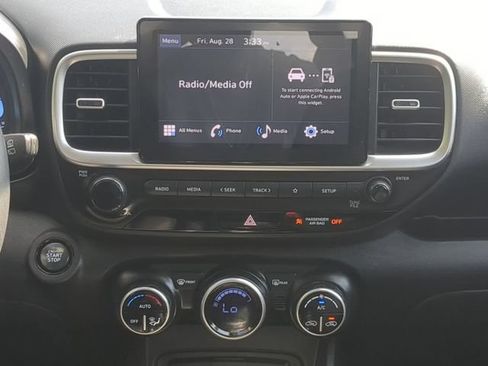Used 2024 Hyundai Venue SEL FWD image 17