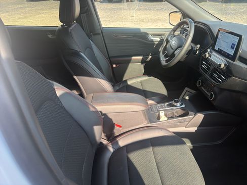 Used 2025 Ford Escape ST-Line FWD image 11
