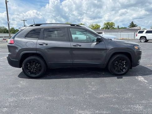 Used 2023 Jeep Cherokee Altitude Lux AWD/4WD image 3