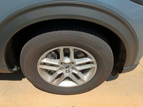 Used 2025 Ford Explorer Active RWD image 28