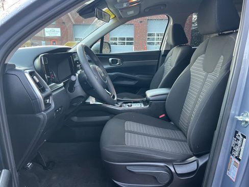 Used 2022 Kia Sorento LX image 11