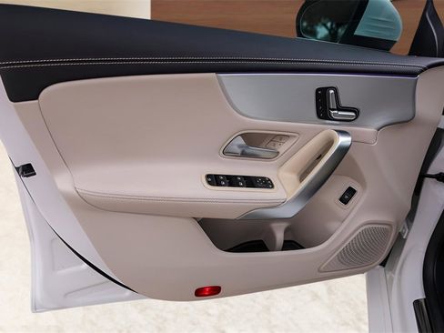 Used 2022 Mercedes-Benz CLA 250 image 25