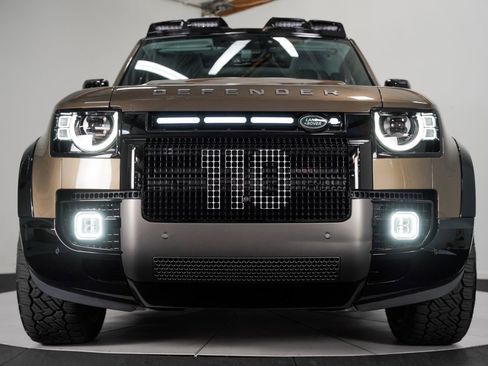 Used 2025 Land Rover Defender 110 X-Dynamic SE image 18