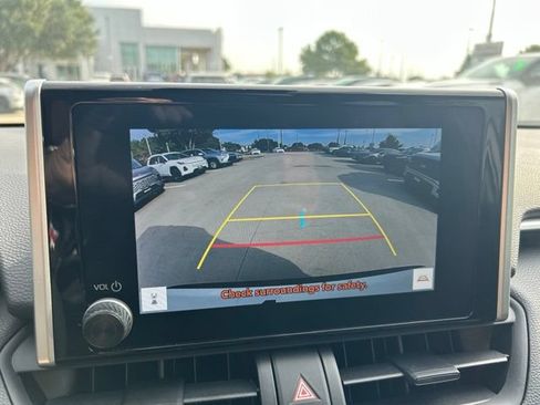 Used 2025 Toyota RAV4 LE AWD/4WD image 16