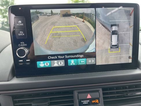 Used 2025 Honda Pilot TrailSport image 25