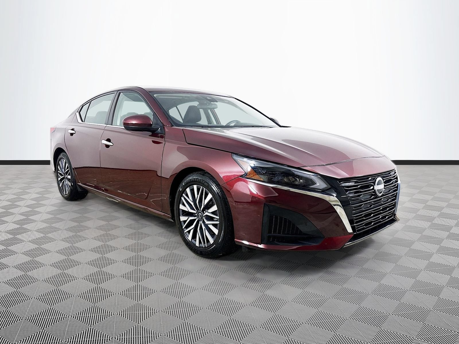 Used 2023 Nissan Altima 2.5 SV FWD image 1