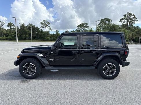 Used 2023 Jeep Wrangler Unlimited Sahara w/ Cold Weather Group AWD/4WD image 6