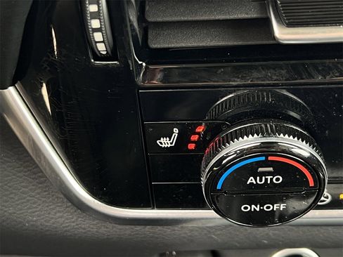 Certified 2022 Nissan Rogue SL w/ SL Premium Package image 19