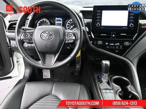 Used 2024 Toyota Camry SE image 11