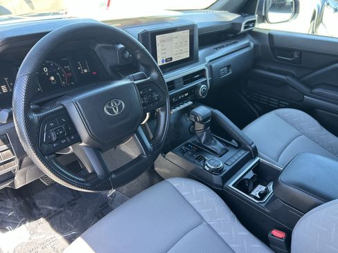 Certified 2025 Toyota Tacoma SR5 AWD/4WD image 19