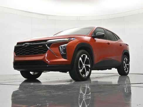 Certified 2024 Chevrolet Trax RS w/ Driver Confidence Package FWD image 36