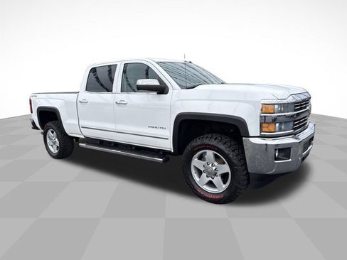 Used 2015 Chevrolet Silverado 2500 LTZ w/ LTZ Plus Package image 3