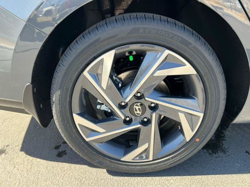 New 2026 Hyundai Elantra Limited FWD image 15