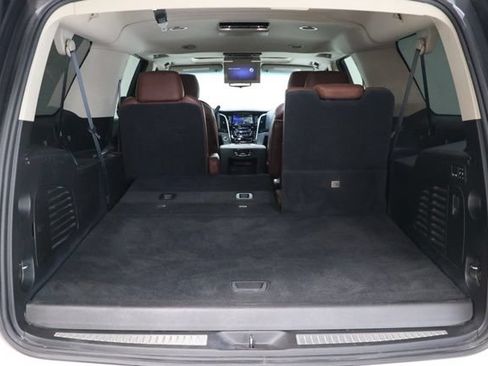 Used 2019 Cadillac Escalade ESV Luxury AWD/4WD image 34