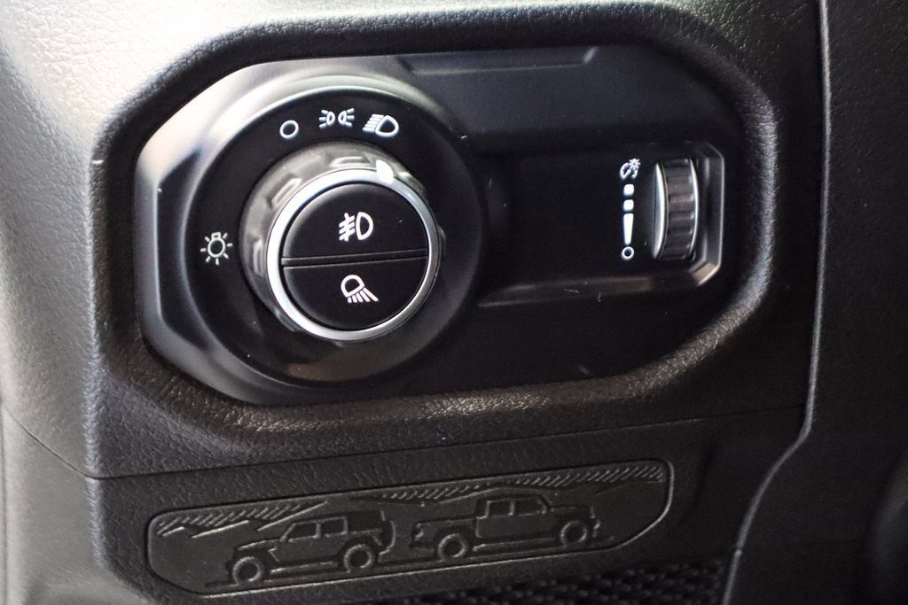 Used 2025 Jeep Gladiator Sport AWD/4WD image 18