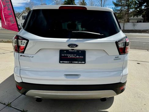 Used 2017 Ford Escape SE image 3