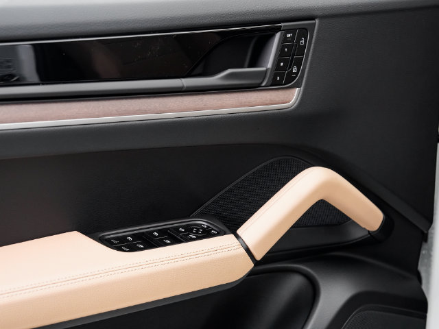 Certified 2026 Porsche Cayenne AWD/4WD image 8