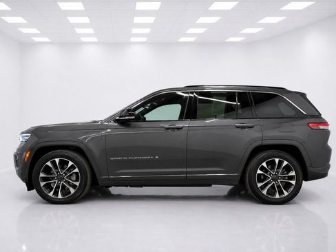 Used 2022 Jeep Grand Cherokee Overland w/ Luxury Tech Group IV AWD/4WD image 7