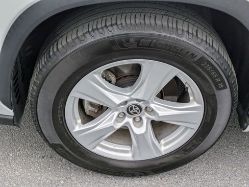 Used 2023 Toyota Highlander LE image 13