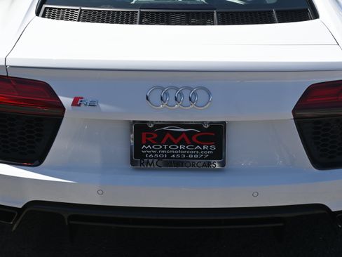 Used 2018 Audi R8 V10 w/ Premium Package RWD image 36
