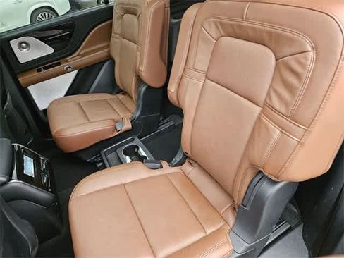 Used 2024 Lincoln Aviator Reserve w/ Equipment Group 201A image 19