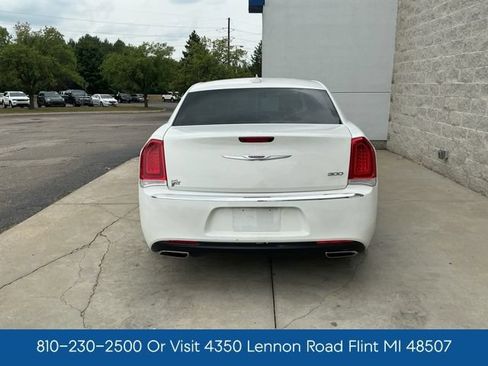 Used 2019 Chrysler 300 Touring w/ Quick Order Package 2EF RWD image 10