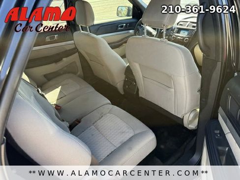 Used 2018 Ford Explorer XLT image 16