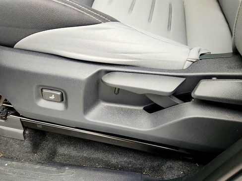 Used 2025 Toyota Tacoma TRD Off-Road AWD/4WD image 11