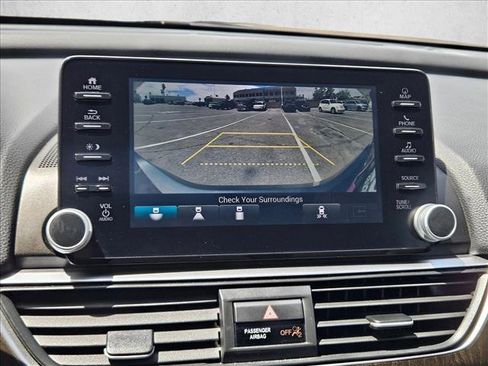 Used 2018 Honda Accord Touring image 12