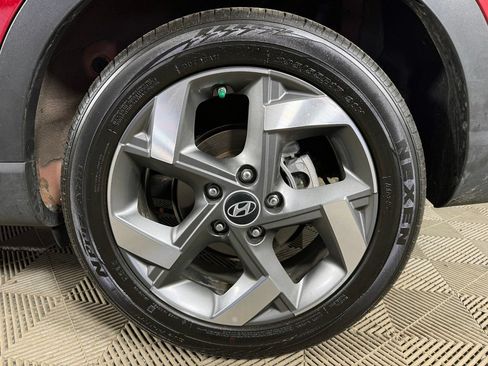 Certified 2025 Hyundai Venue Limited FWD image 18