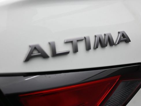 Used 2025 Nissan Altima 2.5 SV FWD image 26