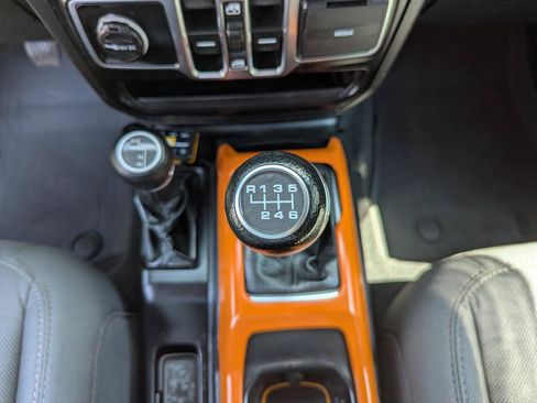 Used 2022 Jeep Gladiator Sport AWD/4WD image 26