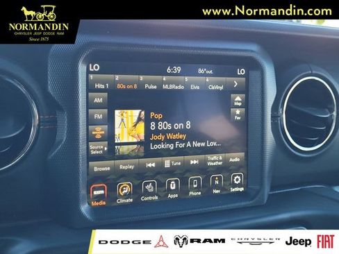 Used 2022 Jeep Wrangler Unlimited Sahara AWD/4WD image 9