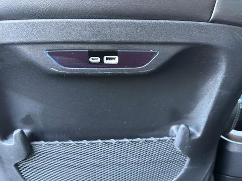 Used 2025 Chrysler Pacifica Select image 21