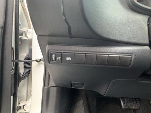Used 2020 Toyota Corolla SE FWD image 24