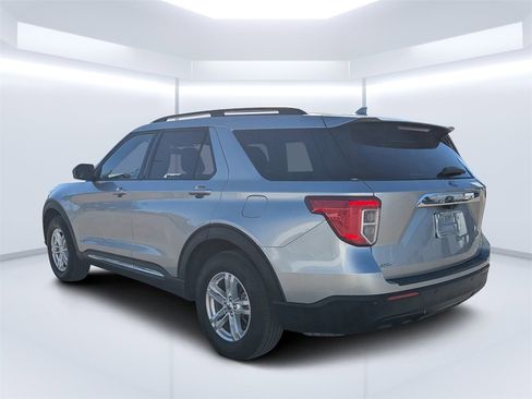 Used 2020 Ford Explorer XLT w/ Comfort Package image 5