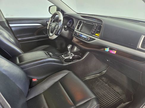 Used 2016 Toyota Highlander XLE AWD/4WD image 37
